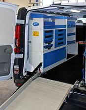 02_furgone attrezzato con rampa e scaffali Syncro FVG
